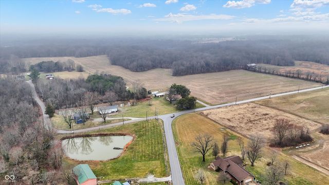 7422 S 300 W, Trafalgar, IN 46181