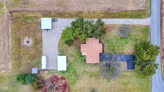 7422 S 300 W, Trafalgar, IN 46181