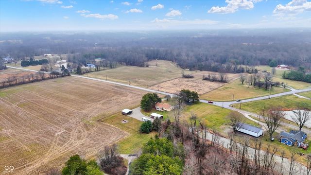 7422 S 300 W, Trafalgar, IN 46181