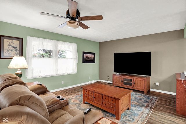 7422 S 300 W, Trafalgar, IN 46181