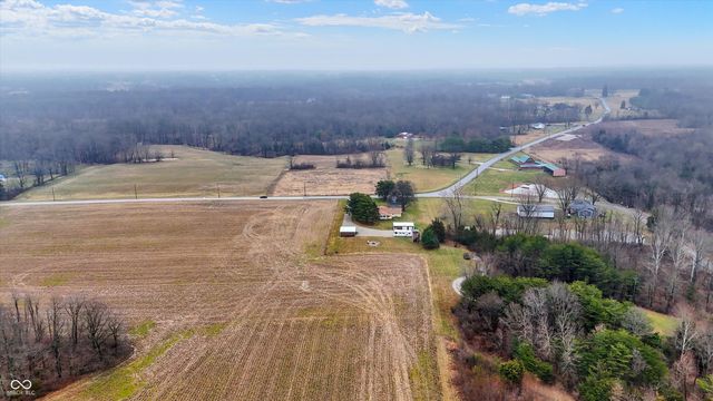 7422 S 300 W, Trafalgar, IN 46181