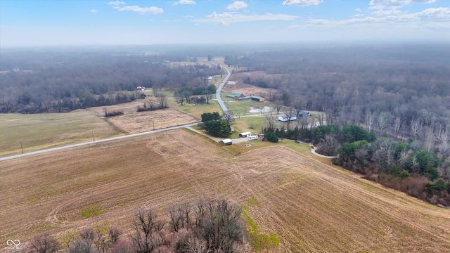 7422 S 300 W, Trafalgar, IN 46181