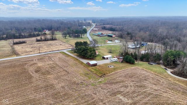 7422 S 300 W, Trafalgar, IN 46181