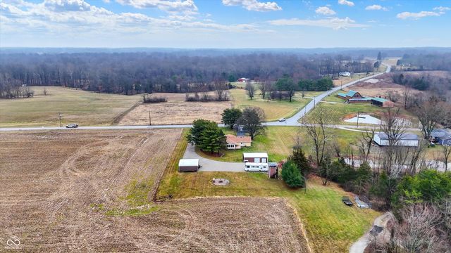 7422 S 300 W, Trafalgar, IN 46181