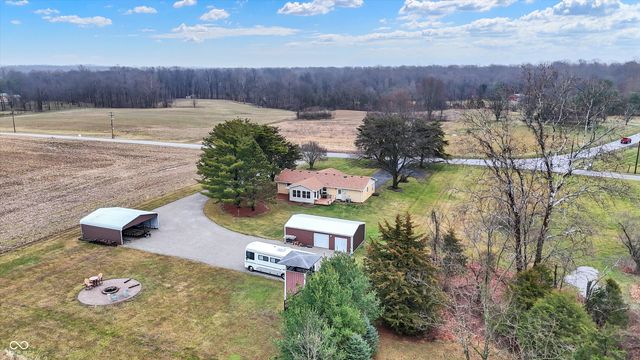 7422 S 300 W, Trafalgar, IN 46181