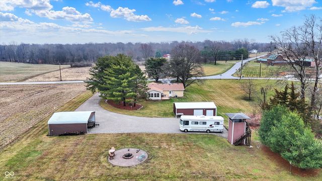 7422 S 300 W, Trafalgar, IN 46181