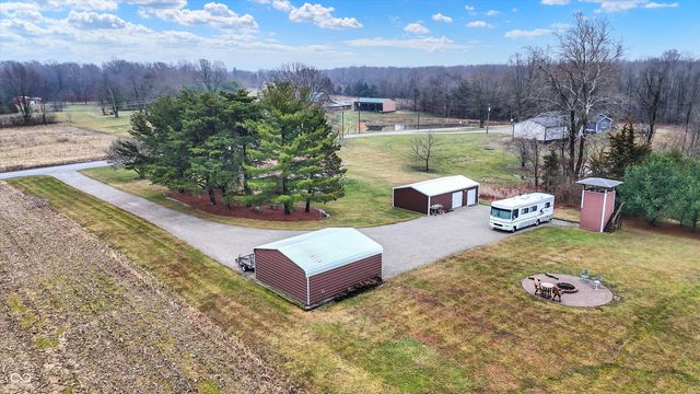 7422 S 300 W, Trafalgar, IN 46181