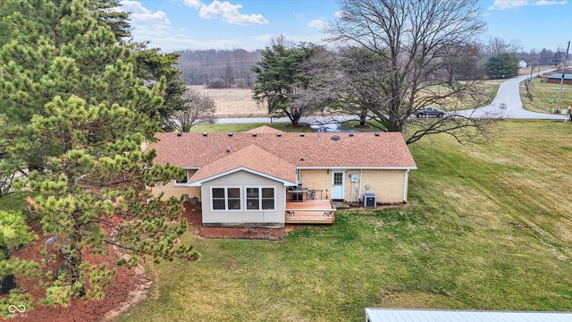 7422 S 300 W, Trafalgar, IN 46181