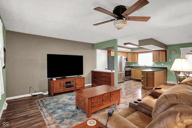 7422 S 300 W, Trafalgar, IN 46181