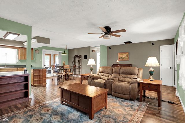 7422 S 300 W, Trafalgar, IN 46181