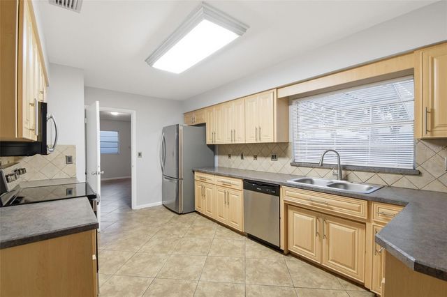 1534 LAGOON ROAD, Lakeland, FL 33803