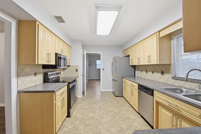 1534 LAGOON ROAD, Lakeland, FL 33803
