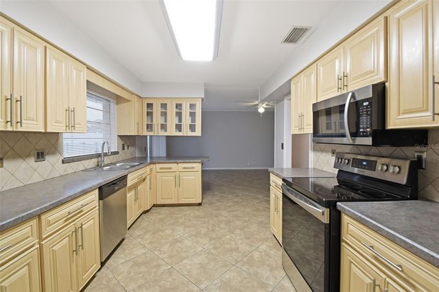 1534 LAGOON ROAD, Lakeland, FL 33803