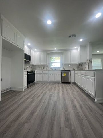 9517 Merritt Road, Rowlett, TX 75089
