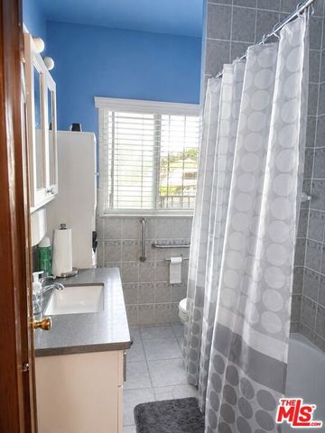 10518 Stanford Avenue, Los Angeles, CA 90002