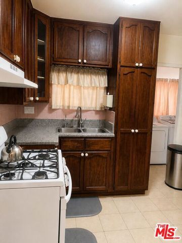 10518 Stanford Avenue, Los Angeles, CA 90002