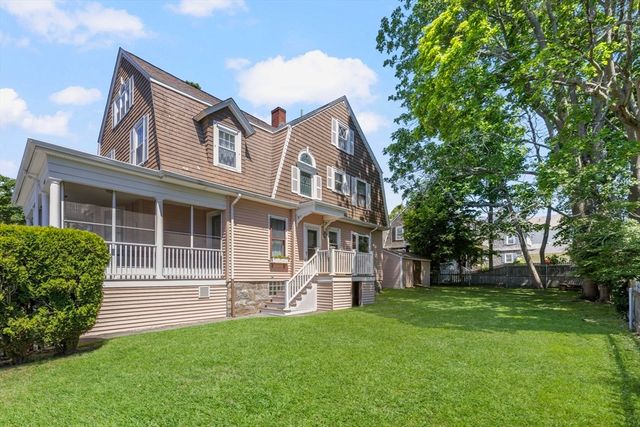 956 Maple St, Fall River, MA 02720
