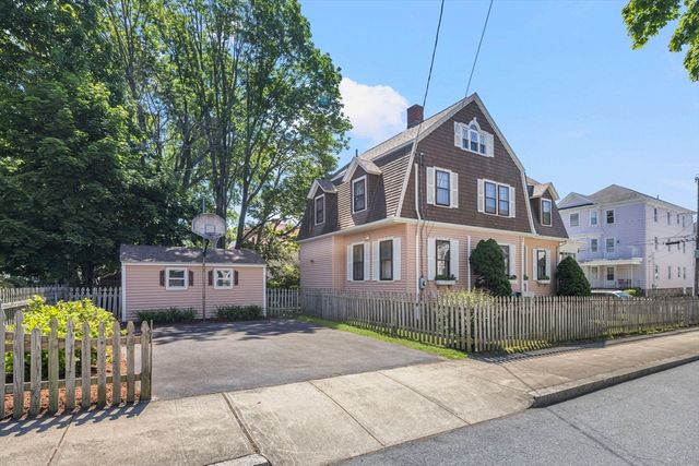 956 Maple St, Fall River, MA 02720