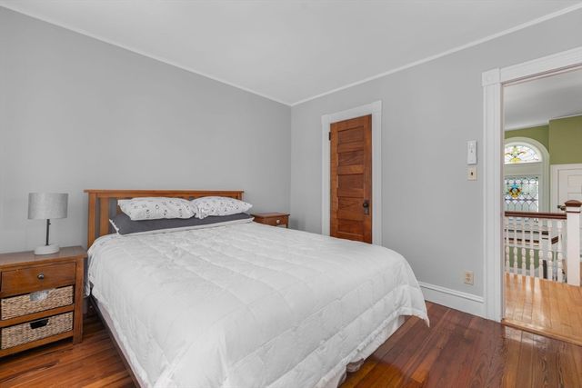 956 Maple St, Fall River, MA 02720