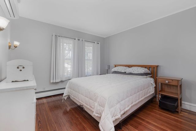 956 Maple St, Fall River, MA 02720