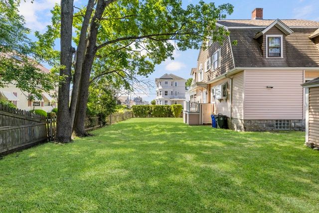 956 Maple St, Fall River, MA 02720