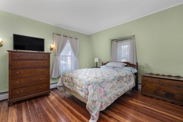 956 Maple St, Fall River, MA 02720