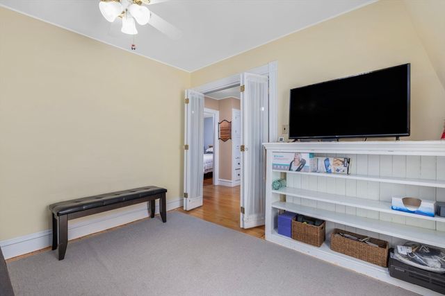 956 Maple St, Fall River, MA 02720