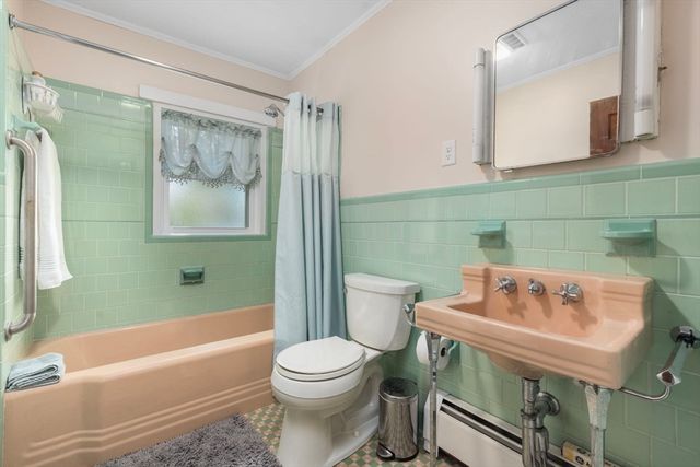 956 Maple St, Fall River, MA 02720
