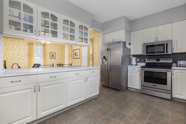 956 Maple St, Fall River, MA 02720