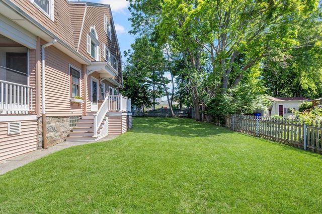 956 Maple St, Fall River, MA 02720