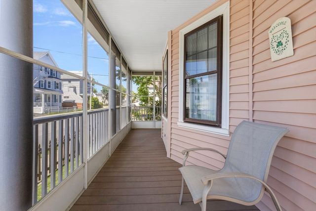 956 Maple St, Fall River, MA 02720