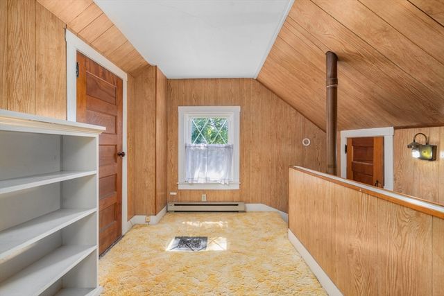 956 Maple St, Fall River, MA 02720