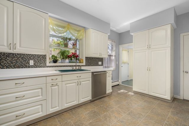 956 Maple St, Fall River, MA 02720