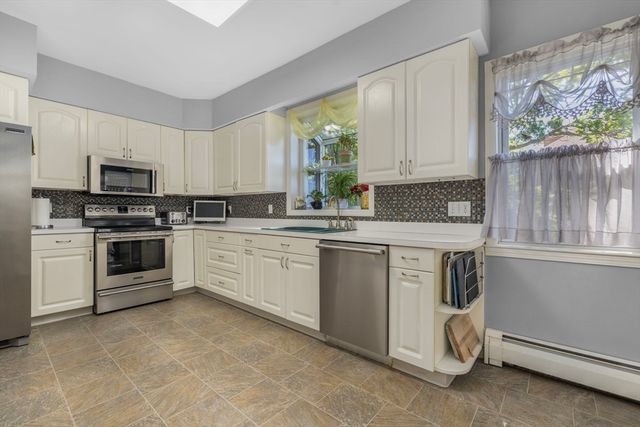 956 Maple St, Fall River, MA 02720