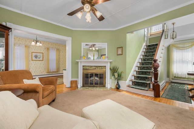 956 Maple St, Fall River, MA 02720