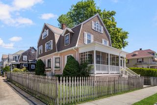 956 Maple St, Fall River, MA 02720