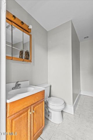 909 Highland Avenue, Bristol, VA 24201