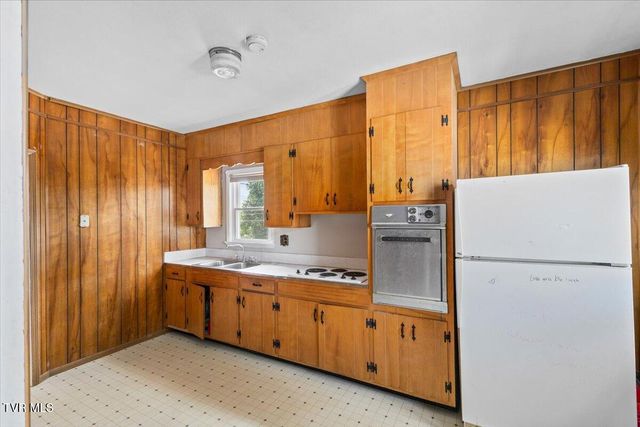 909 Highland Avenue, Bristol, VA 24201