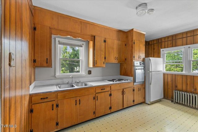 909 Highland Avenue, Bristol, VA 24201