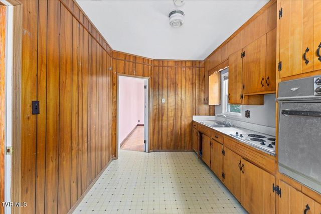 909 Highland Avenue, Bristol, VA 24201