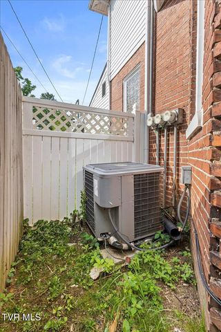 909 Highland Avenue, Bristol, VA 24201