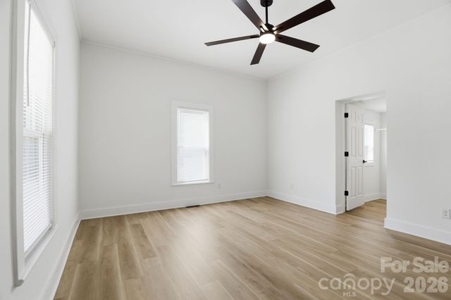 630 N Davis Avenue, Newton, NC 28658