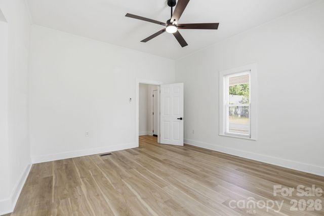 630 N Davis Avenue, Newton, NC 28658