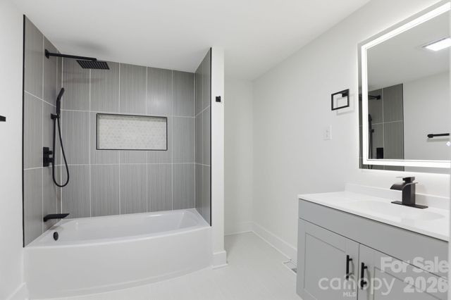 630 N Davis Avenue, Newton, NC 28658