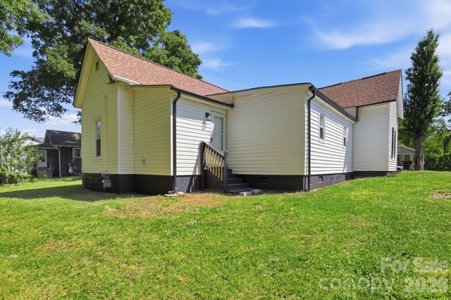 630 N Davis Avenue, Newton, NC 28658