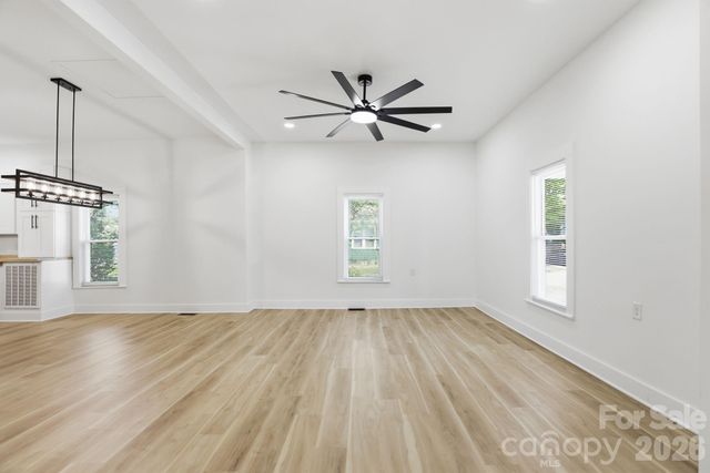 630 N Davis Avenue, Newton, NC 28658