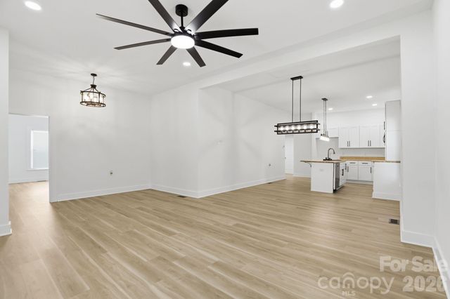 630 N Davis Avenue, Newton, NC 28658
