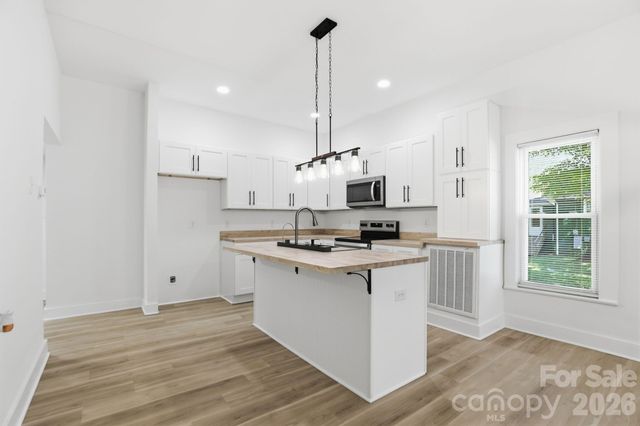 630 N Davis Avenue, Newton, NC 28658