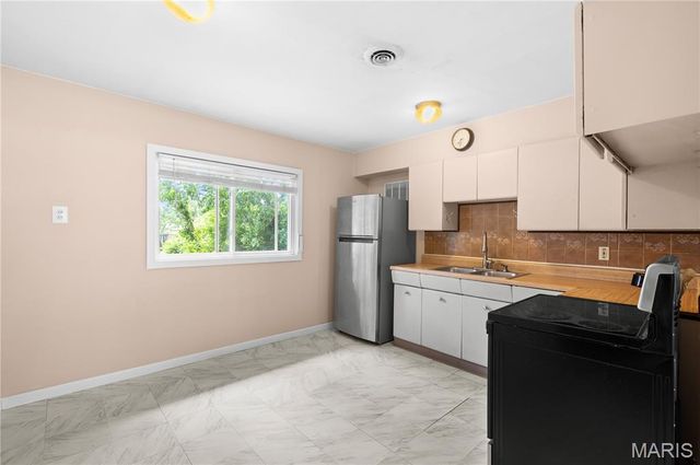 9524 Guthrie Avenue, St Louis, MO 63134