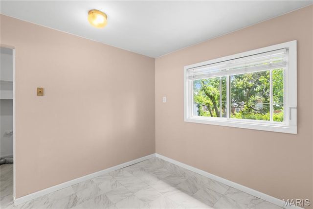 9524 Guthrie Avenue, St Louis, MO 63134